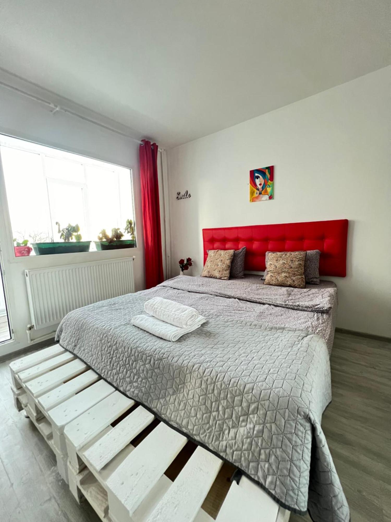 3 Rooms Apartment Airy & Bright Palas Style Iasi Exterior photo