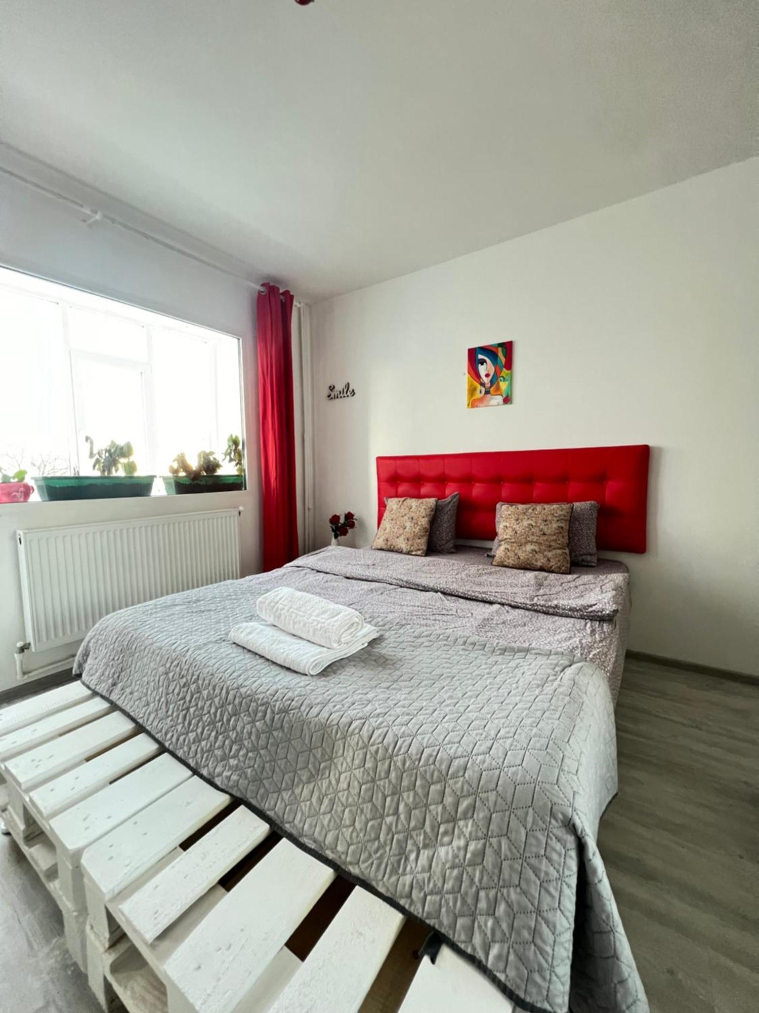 3 Rooms Apartment Airy & Bright Palas Style Iasi Exterior photo